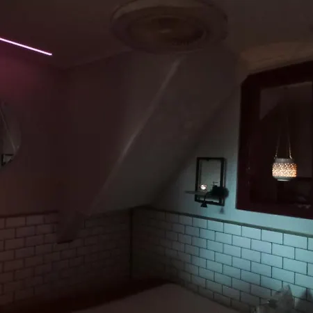 Underground 아파트